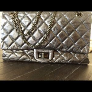 Jumbo classic double flap vintage bag.